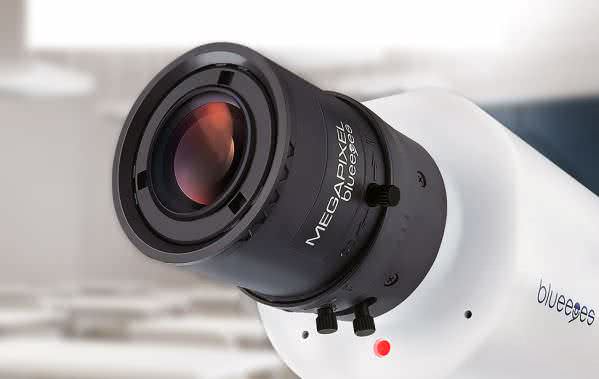 根基于最新网络科技与超高画质摄影机多年来的研发累积，我们创造了市占率最高的课程录影系统。无论是补习班使用于补课系统，或是企业用于教育训练。我们专注在将老师上课准确且高画质、高音质录制成数位可后制文件，搭配完整的管理系统，结合片库系统、上课机、直播机等多样产品，构筑成当前最完整也最便利的教育培训系统。